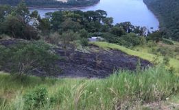 Bombeiros de Itapiranga combatem incêndio em vegetação