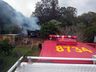 Incêndio deixa galpão completamente destruído