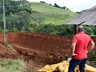 Secretaria de Agricultura de Guaraciaba realiza terraplenagem em Linha Caravaggio