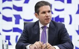 Hugo Motta confirma a líderes partidários que vai pautar anistia a envolvidos no 8 de Janeiro