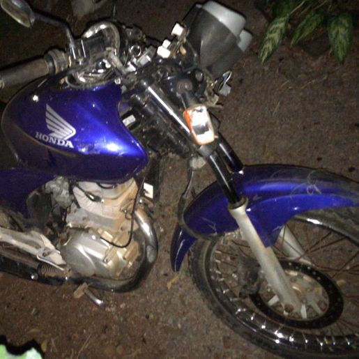 Colisão entre carro e moto deixa motociclista ferido 