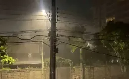 Temporal alaga ruas, arranca árvores e destrói carros em cidades de SC