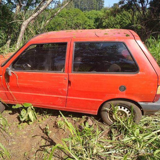 Motorista perde controle da direção e sai da pista 
