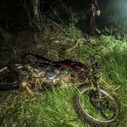 VÍDEO: Queda de moto deixa homem ferido em Bandeirante