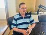 Sete meses após AVC, Padre Dionísio visita Rádio Itapiranga