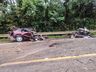 Colisão com caminhão deixa carro partido ao meio na BR-282; confira