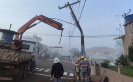 Colisão em poste  deixa parte da cidade de Iporã do Oeste sem energia elétrica