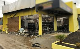 "Não foi possível salvar nada", lamentam proprietários de estabelecimento consumido por incêndio