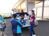 Grupo de voluntários realiza entrega de cestas de páscoa