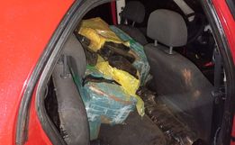 Motorista capota carro carregado com drogas e fica ferido em Saltinho 