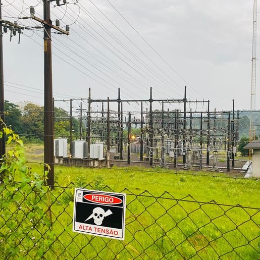 Fortes ventos deixam diversas unidades consumidoras sem energia elétrica 