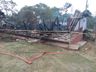 Casa é destruída por incêndio à margem da SC-161