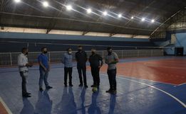 Comitiva de São José do Cedro visita espaços esportivos em Iporã do Oeste