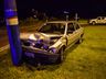 VÍDEO: Condutor colide com o carro em caminhão e depois em poste