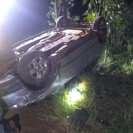 Saída de pista seguida de capotamento mata jovem de 24 anos no interior 