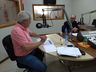 Candidato a prefeito de São José do Cedro responde pergunta de entidades em entrevista
