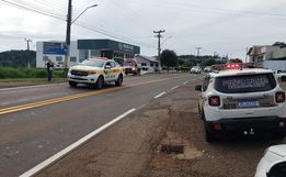 Motociclista sofre ferimentos em colisão frontal na Avenida Gustavo Fetter