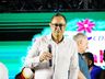 Show de Simão Wolf encerra programação de Natal em São Miguel do Oeste