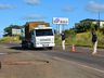 VÍDEO: Concessionária e PRF entregam lanches a caminhoneiros na BR-282