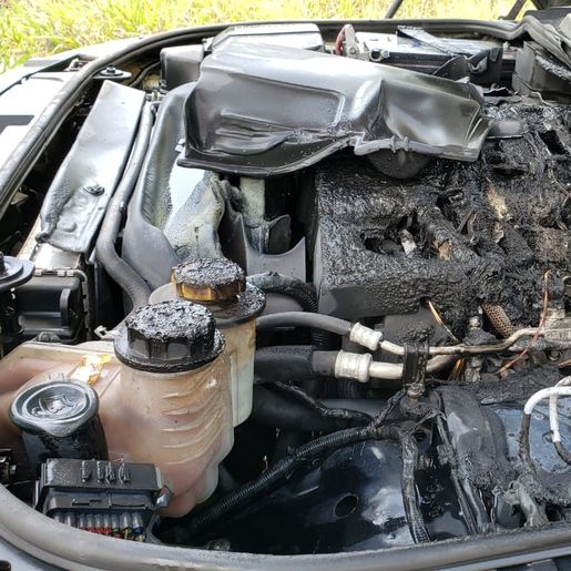 Carro é danificado por incêndio na SC 386 em Iporã do Oeste