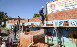 Empresário abre mão do trabalho e manda equipe inteira para ajudar em creche