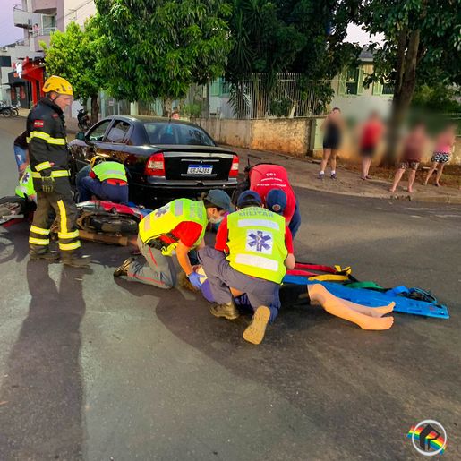VÍDEO: Acidente entre carro e moto deixa duas pessoas feridas em SMOeste 