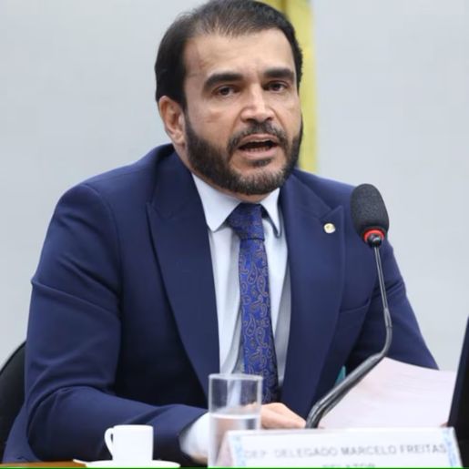 Relator vota por arquivamento de processo que pode cassar Eduardo Bolsonaro