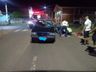 Idoso fica gravemente ferido em colisão entre bicicleta e carro