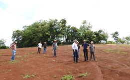 Prefeito de SMO e equipe fazem vistoria das obras no Parque da Faismo