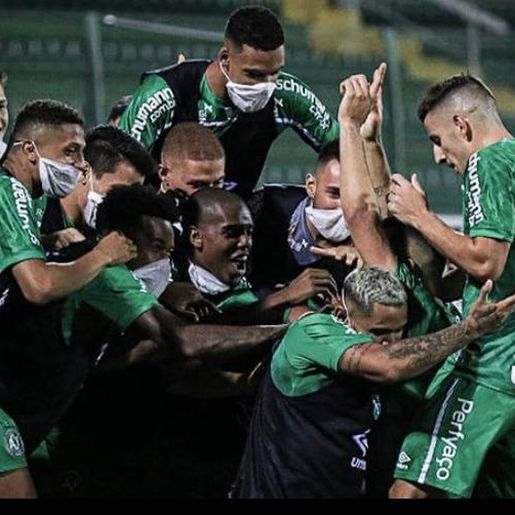 VÍDEO: Chape marca dois gols em dois minutos e vence o  CRB na Arena Condá
