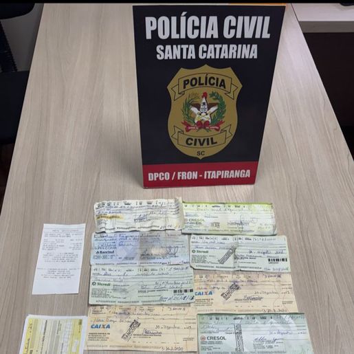 Polícia Civil cumpre mandado em casa de investigado por golpes que somam mais de R$ 1 milhão