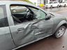 Motociclista sofre ferimentos em colisão contra carro