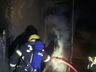 Bombeiros combatem incêndio em madeireira no interior