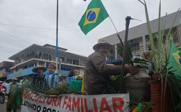 IPORÃ DO OESTE: Desfile cívico movimenta a Avenida Gustavo Fetter; assista
