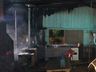 Bombeiros controlam incêndio em galpão no interior de Bandeirante 