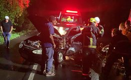 VÍDEO: Colisão frontal entre veículos deixa dois feridos na BR-282 entre SMOeste e Maravilha