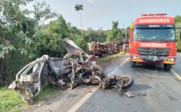 Um morto em grave acidente entre carro e caminhão entre São Lourenço e Vitorino  