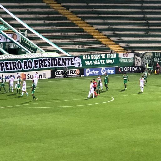 Chapecoense vence o Brusque e larga em vantagem na decisão do Catarinense