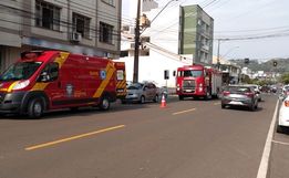 Bombeiros socorrem vítima de descarga elétrica no centro de Francisco Beltrão