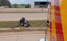 Colisão lateral entre carro e moto deixa dois feridos na BR 163, em São José do Cedro