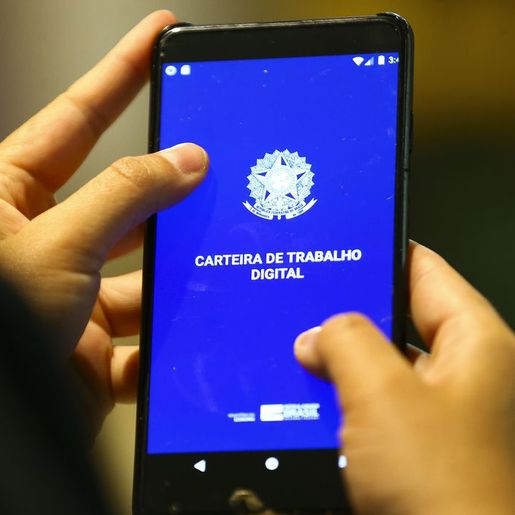 Afastamento por Covid-19 cai 90% e doença deixa de ser principal causa