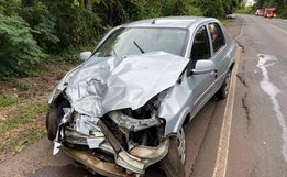 Colisão entre carro e camionete deixa feridos na BR-282