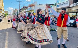 FOTOS: Desfile Cultural abre a 43ª Oktoberfest de Itapiranga