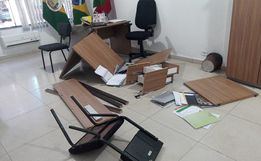 Polícia Civil prende autor de danos ao patrimônio na prefeitura de Riqueza