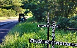 Chega de Esmolas fixa cruzes na BR-282 em Iraceminha