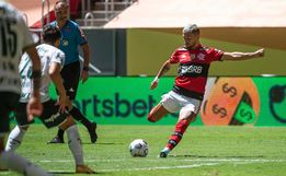 Em jogaço, Flamengo vence Palmeiras nos pênaltis e é campeão da Supercopa