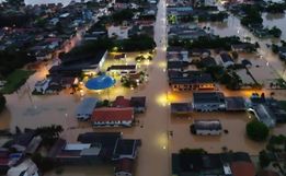 Rio do Oeste fica embaixo d’água e prepara pedido por ajuda humanitária