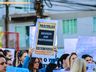 Servidores municipais fazem novo protesto na frente da prefeitura