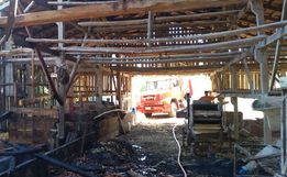 Incêndio danifica galpão em propriedade rural