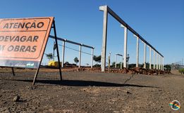 Estrutura que vai abrigar animais na 10ª FAIC começa a ser montada
